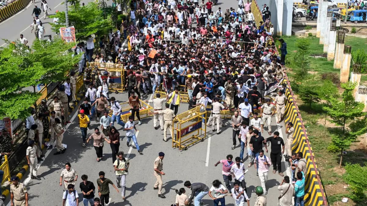 Internet Services Halted in Muzaffarpur Amid Student Protests and Violence