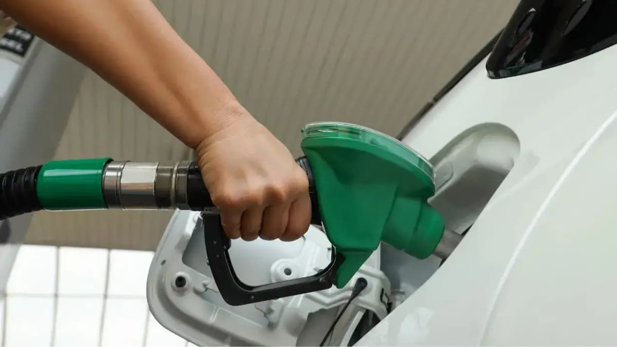 Government Defends E20 Petrol Amid Engine Damage Concerns