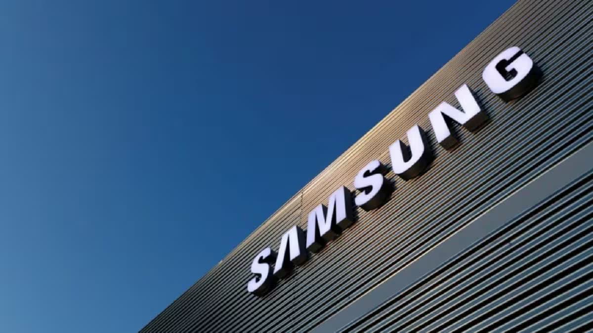 Samsung Boosts RAM Production to Retain Apple Amid Chip Shortage