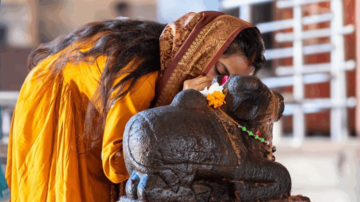 Whispering Wishes to Nandi Maharaj During Sawan for Lord Shiva's Blessings