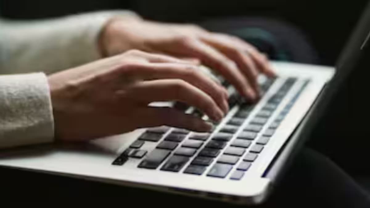 LinkedIn Introduces AI Content Reporting Feature Amid Tool Removal