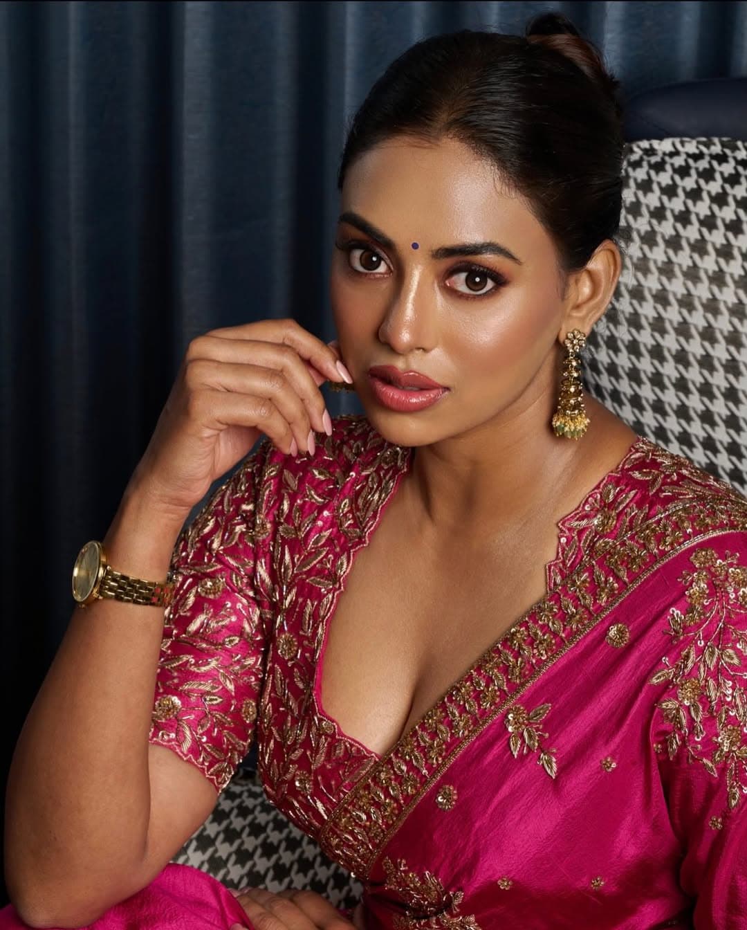 Kamakshi Bhasharla Shared Her Latest Stunning Pink Saree Photos