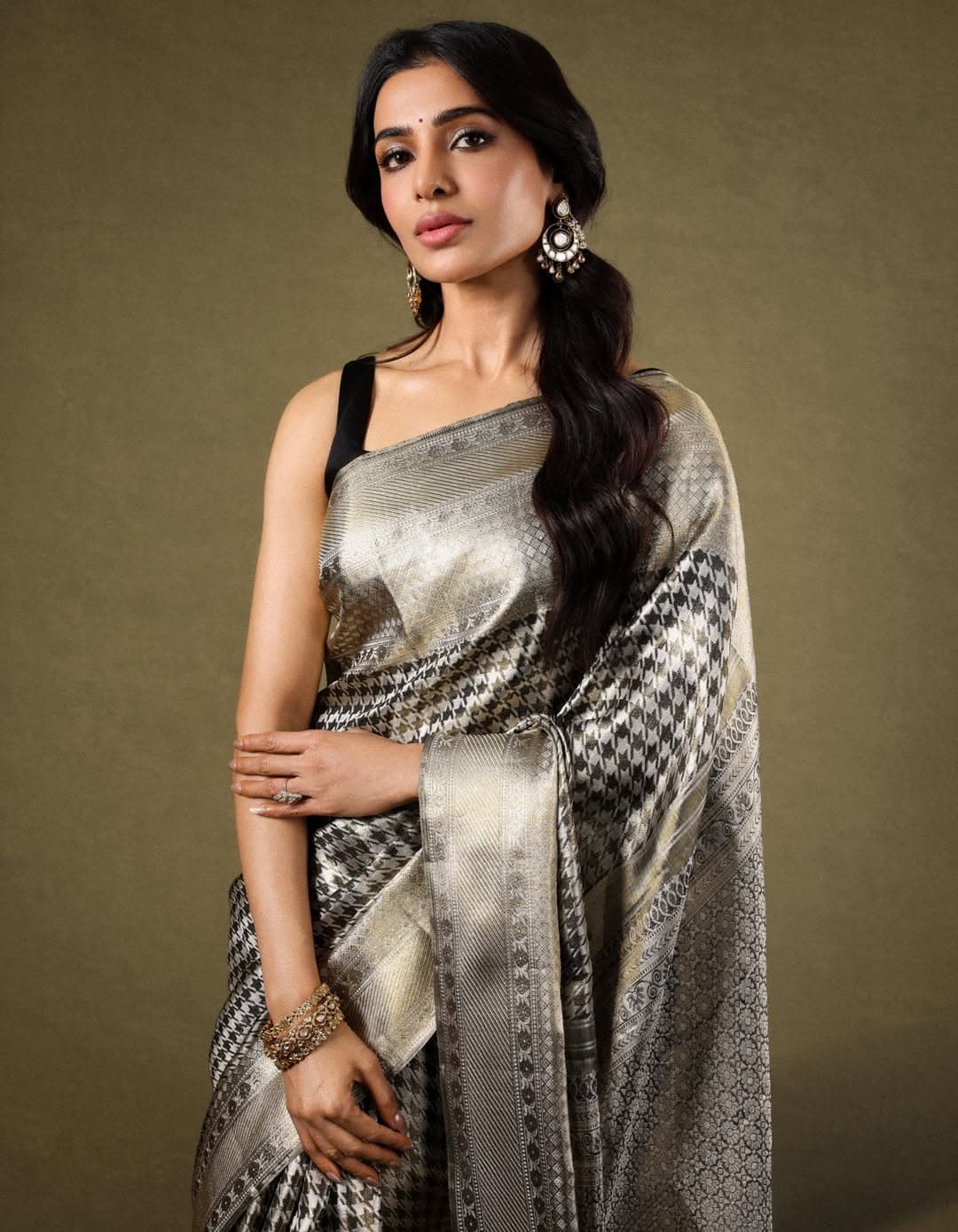 Samantha Shines In Saree